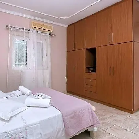 Vicky's 4*